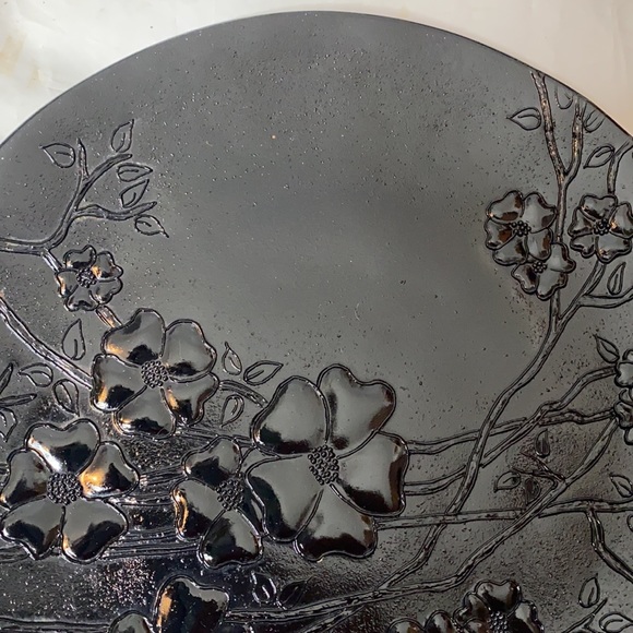 .- Vintage Black Amethyst Glass Plate Floral Relief 12" Round Heavy Platter Dish - Picture 9 of 9